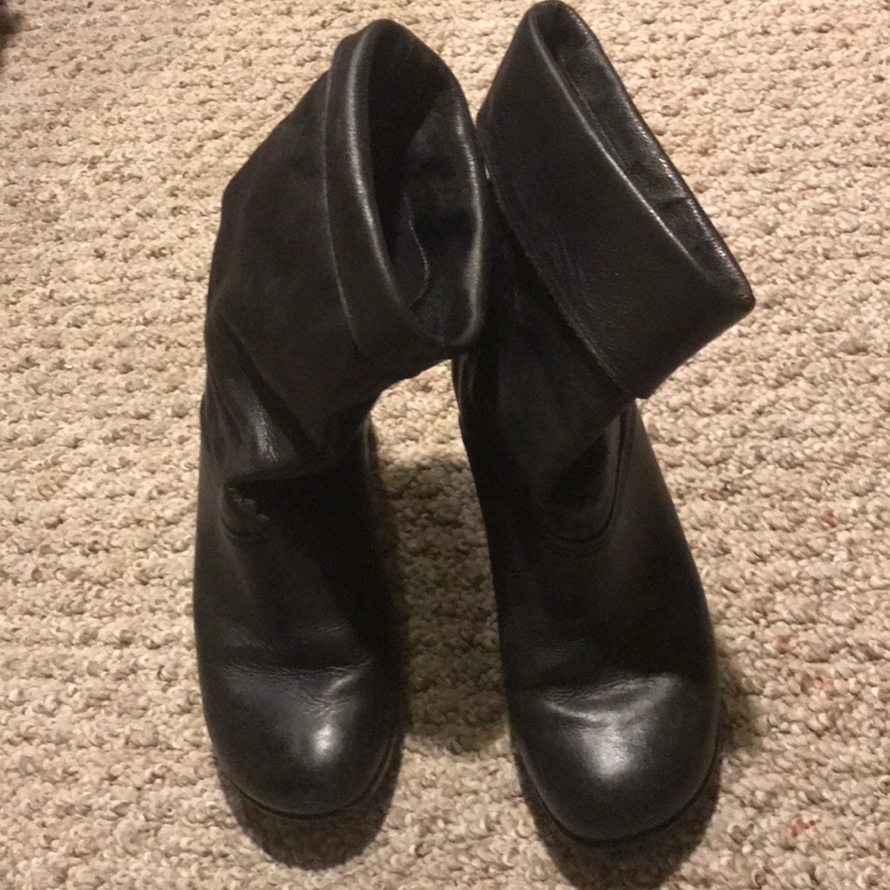 Black pull on leather upper boots
